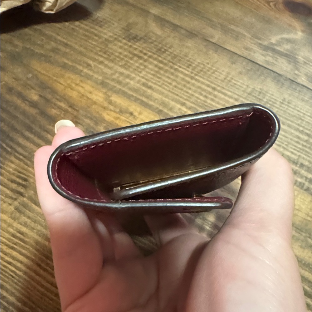 Beautiful Louis Vuitton 6 key holder - Picture 5 of 8